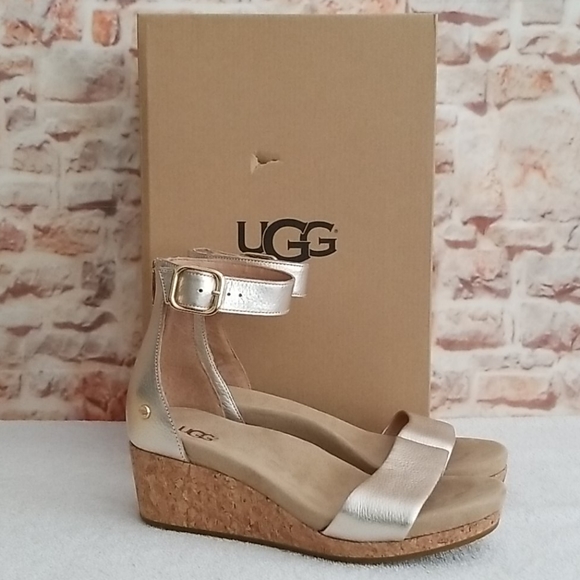 ugg zoe ii gold